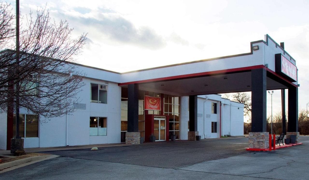 Econo Lodge Ardmore Bagian luar foto