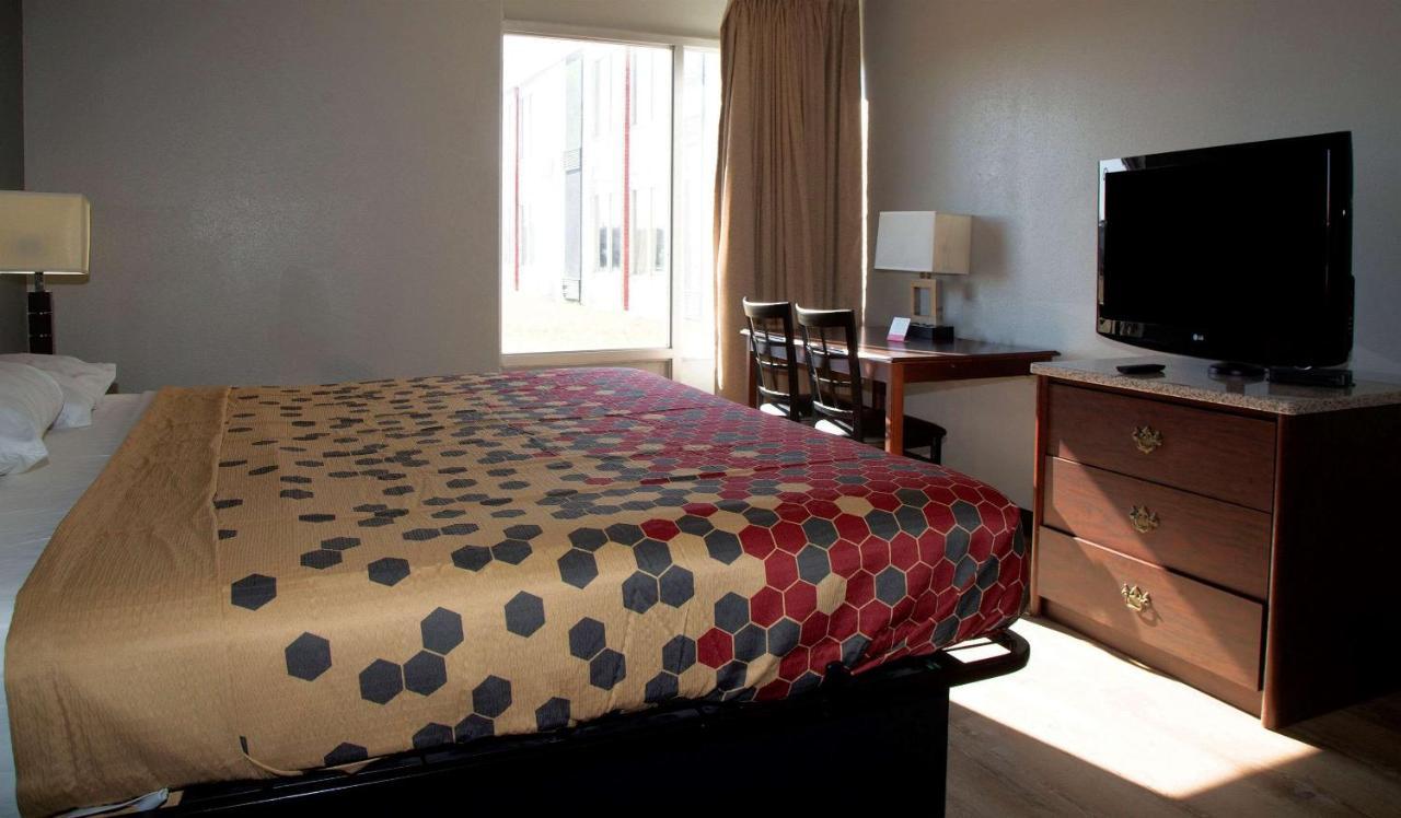 Econo Lodge Ardmore Bagian luar foto