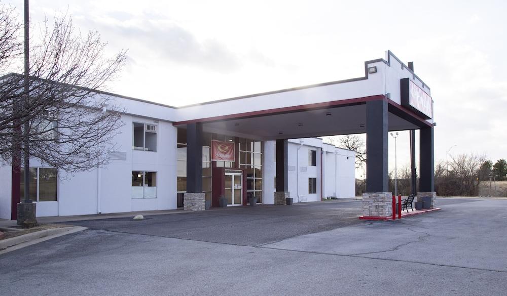 Econo Lodge Ardmore Bagian luar foto