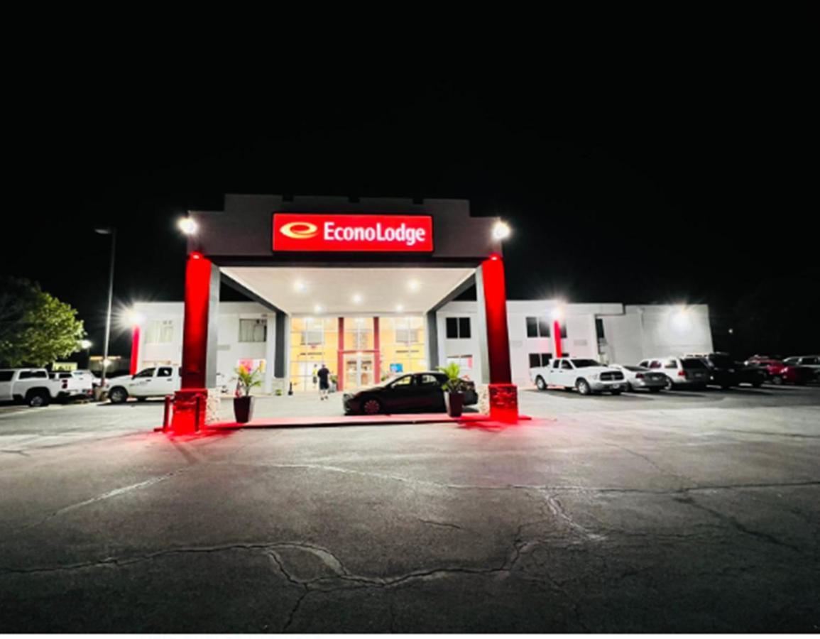 Econo Lodge Ardmore Bagian luar foto