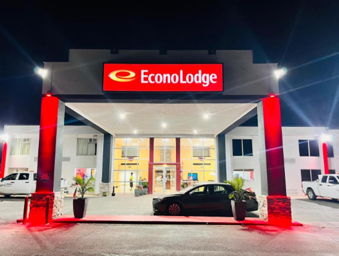 Econo Lodge Ardmore Bagian luar foto