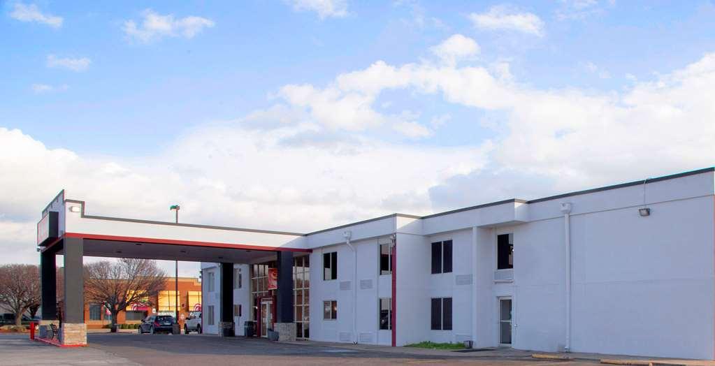 Econo Lodge Ardmore Bagian luar foto