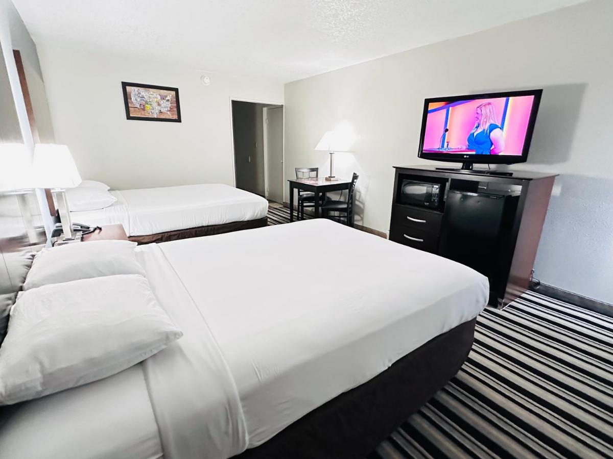 Econo Lodge Ardmore Bagian luar foto