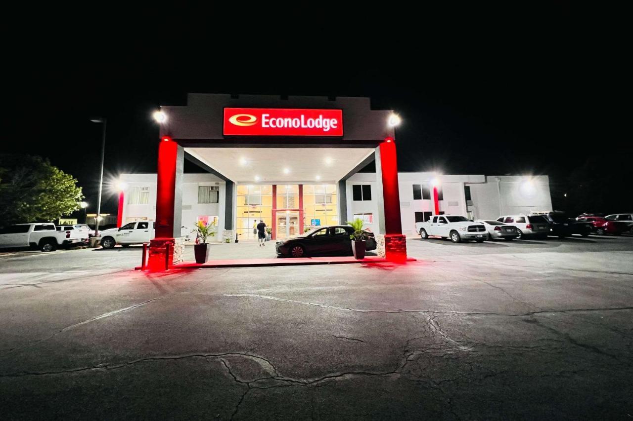Econo Lodge Ardmore Bagian luar foto
