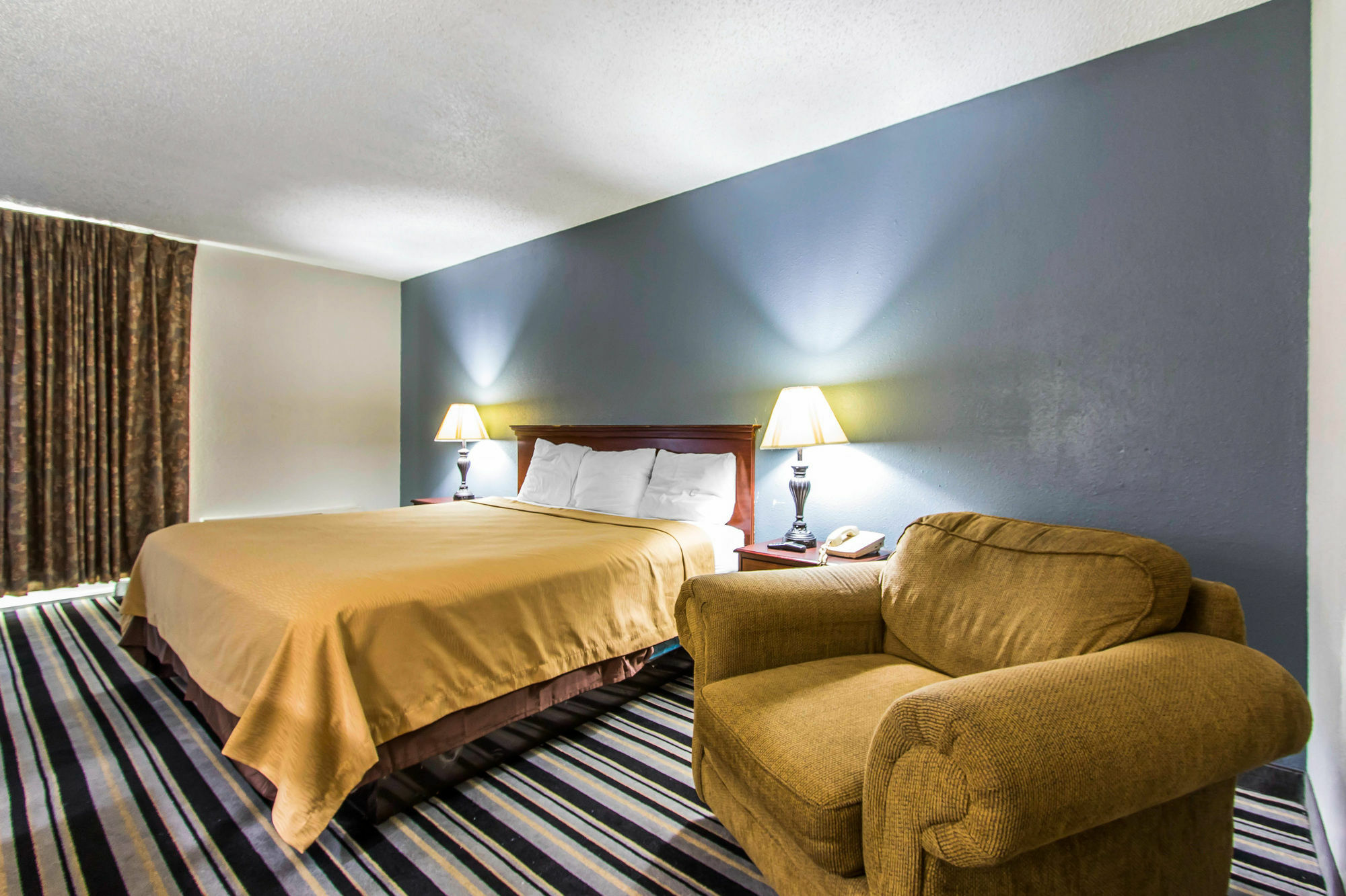 Econo Lodge Ardmore Bagian luar foto