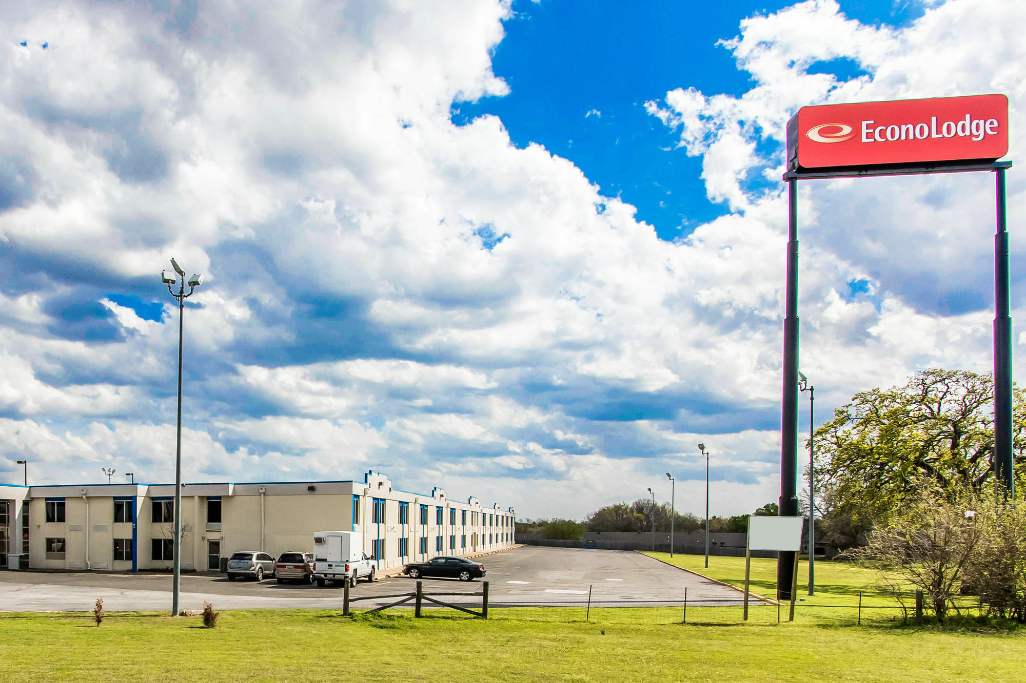 Econo Lodge Ardmore Bagian luar foto